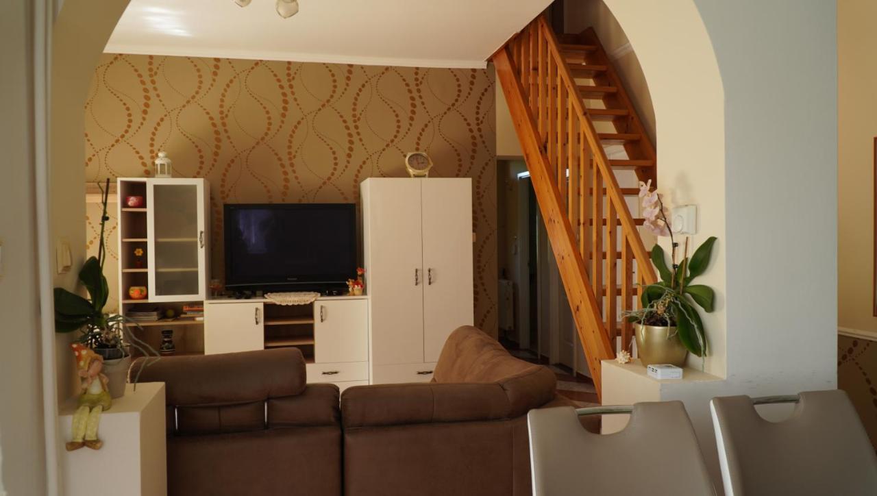 Ozgida Vendeghaz Apartment Egerszalok
